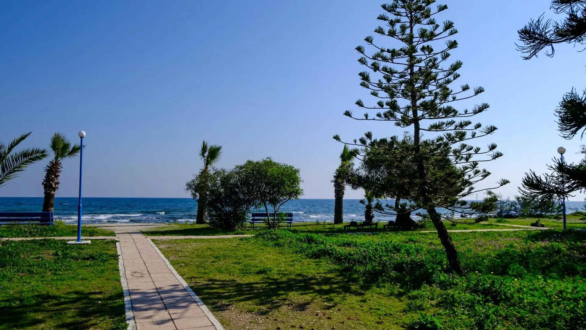 Demetris Apartment Meneou 0*,