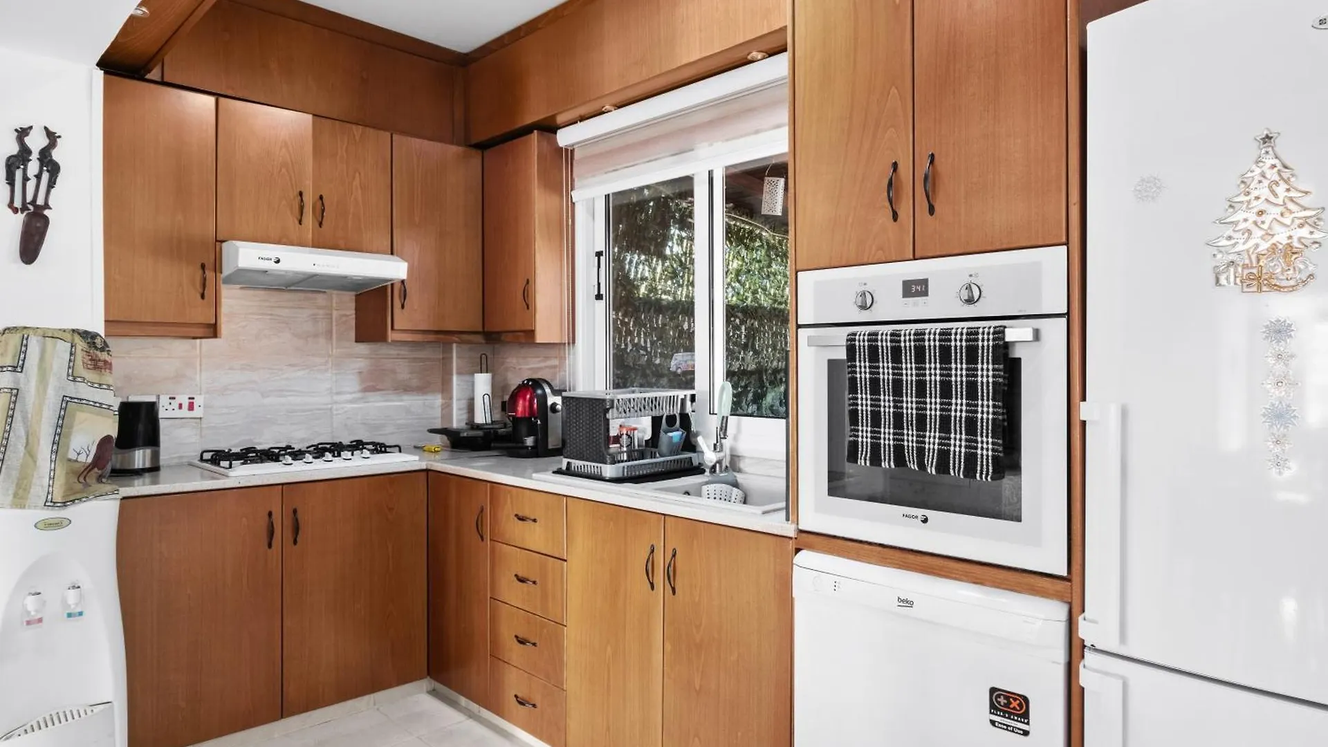Meneou Demetris Apartment 0*,  קפריסין